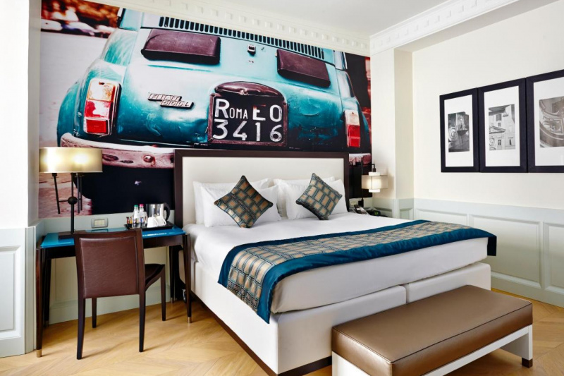 Accessible double room with roll-in shower