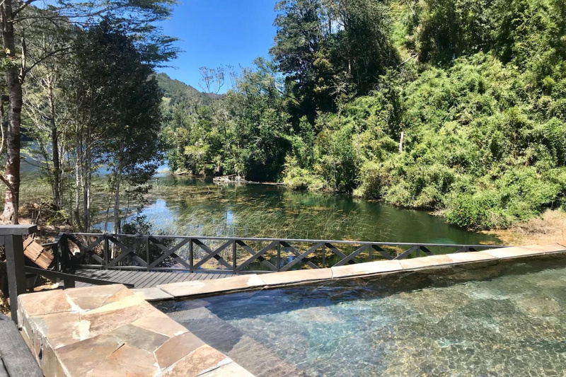 Low step entrance to a pool