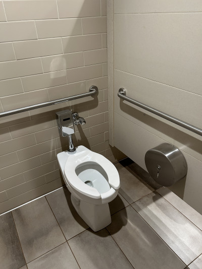 Monticello house accessible restrooms - toilet with grab bars