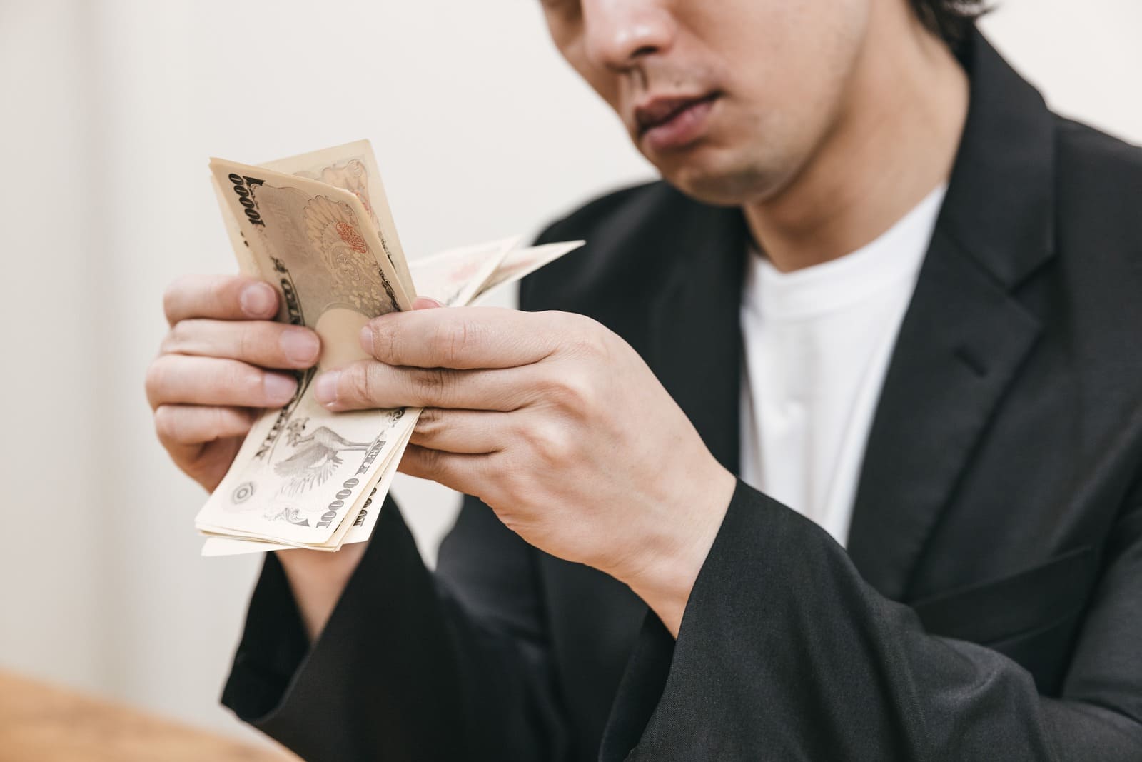 43歲退休，驚覺存款兩千萬不夠活到老！60歲當運將體悟：不懂規畫就是一輩子窮