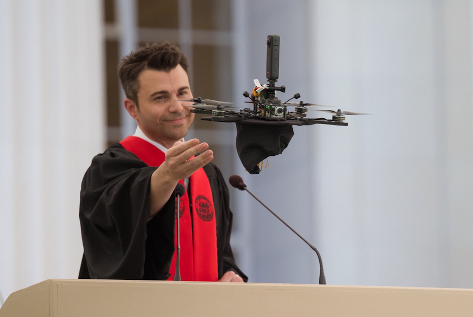 首位受邀登上MIT的千萬YouTuber：保持正面，不是每個擋你路的人都心懷惡意 Cheers快樂工作人