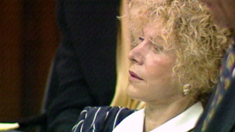 Leslie Abramson listens to Dr. Jerome Oziel during the Menendez brothers murder trial