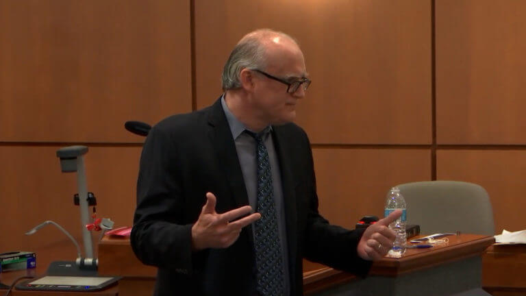 defense attorney delivers closing argument