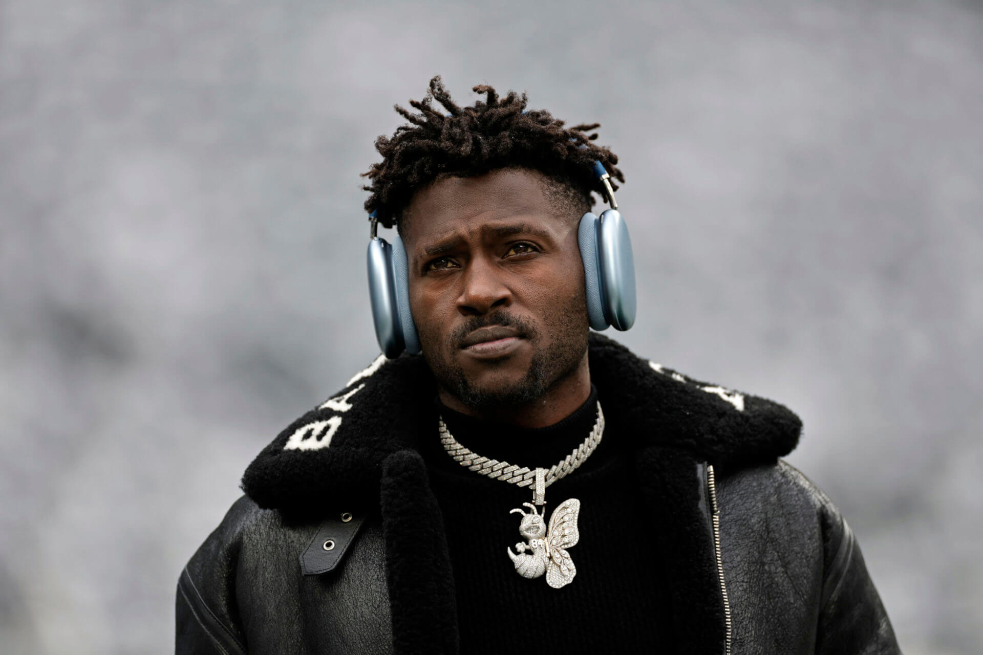 Antonio Brown @NFL #antoniobrown #tampanews #benchwarrant #badbehavio