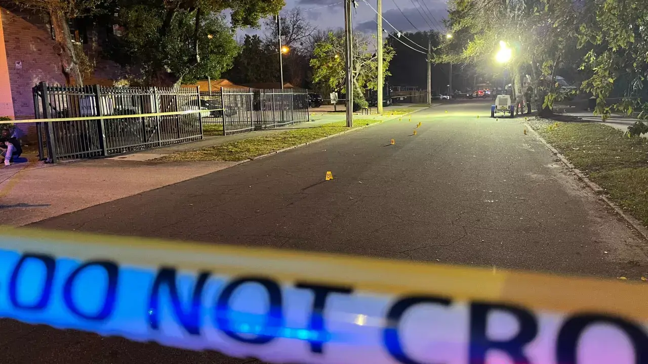 11 injured after driveby shooting Lakeland Court TV