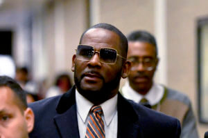 R. Kelly, center, leaves the Daley Center after a hearing in his child support case May 8, 2019