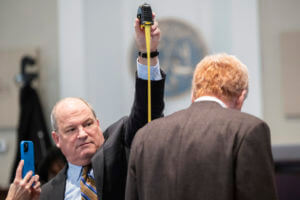 Defense attorney Jim Griffin measures Alex Murdaugh during a break