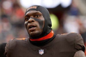 Photo of Perrion Winfrey in Browns uniform