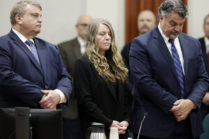 Lori Vallow daybell stands in court between her attorneys