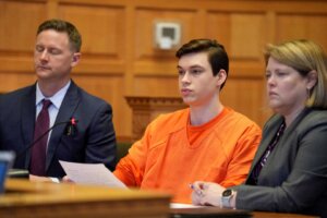 Willard Chaiden Miller sits between his attorneys