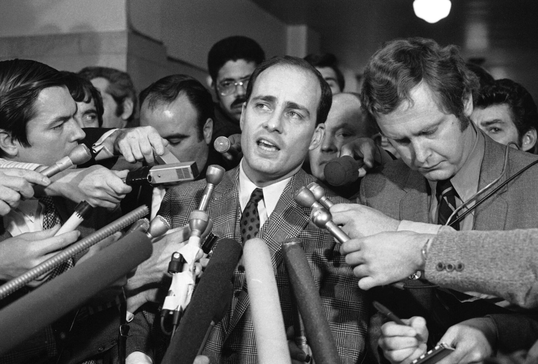 Charles Manson trial chief prosecutor Vincent Bugliosi talks with reporters