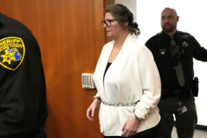 jennifer crumbley enters courtroom