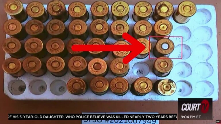 Photo with a series of bullets and a red arrow