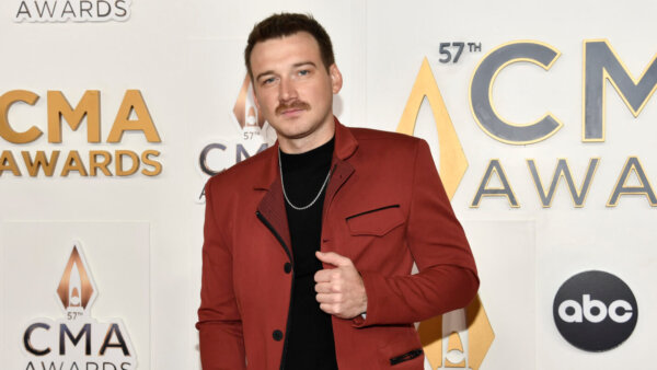 morgan wallen smiles on red carpet