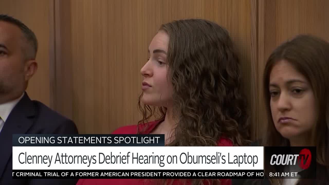 Courtney Clenney sits in courtroom