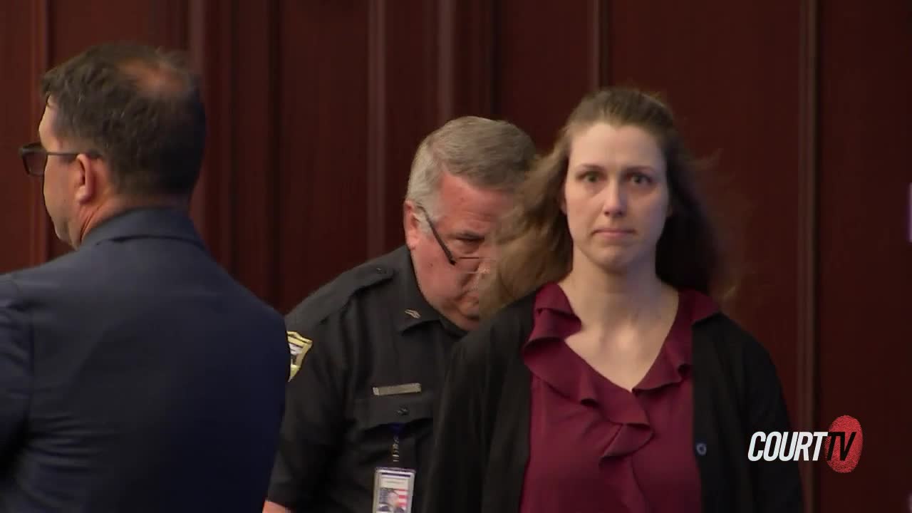 Shanna Gardner walks into court