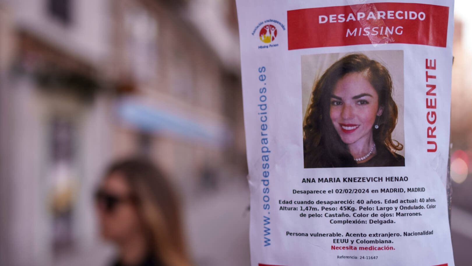 A banner of a Colombian-born American missing woman Ana Maria Knezevich Henao