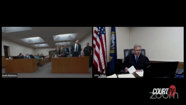 Splitscreen of a web cam broadcast of a court hearing. One one side is the judge, on the other are the parties located in the courtroom.