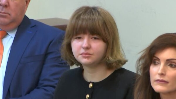 girl sits between attorneys