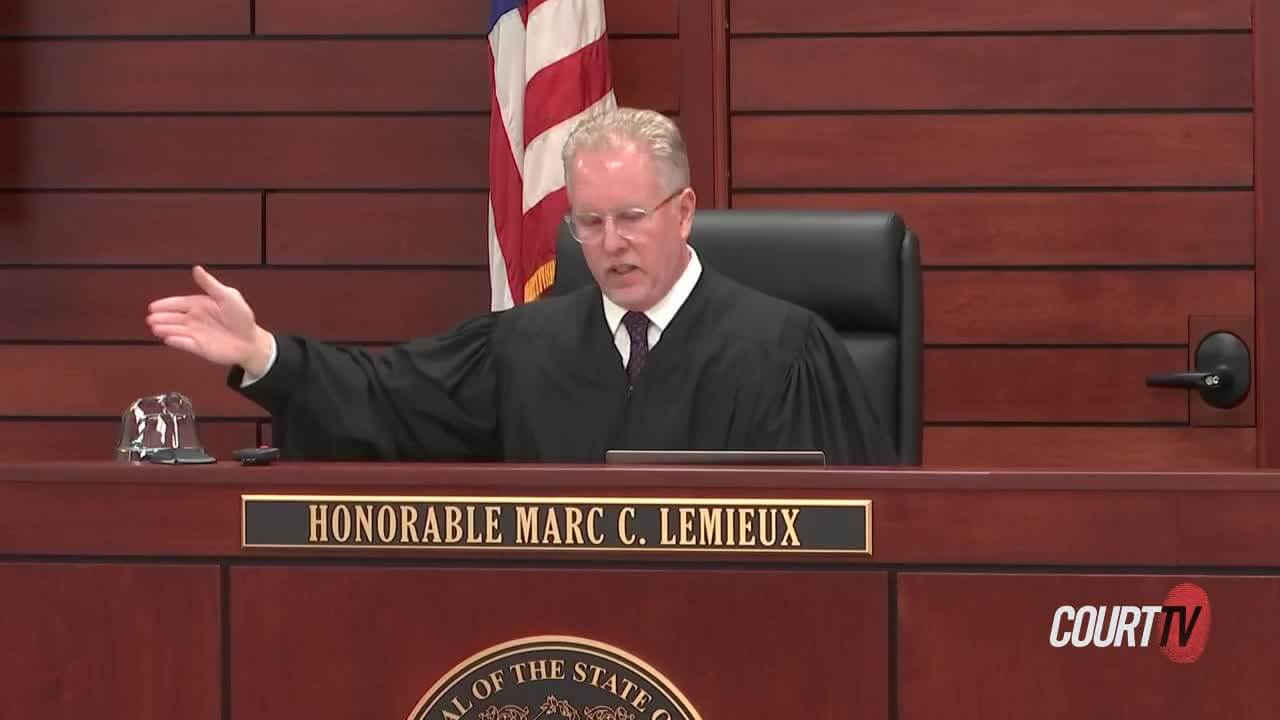 “Justice in Question: Defense Attorney Disrespects Court with Eye Roll”