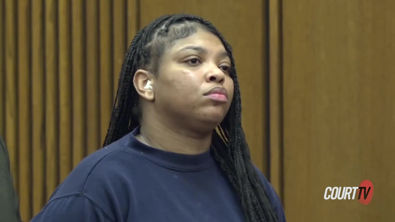 Dy'mond Vaden stands in court