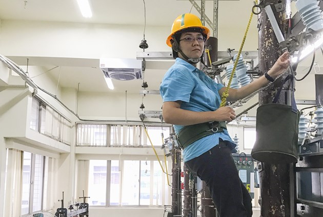 馬桶壞了找不到人修 女人搶當水電工 月入十萬不是夢 天下雜誌