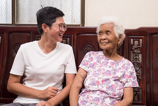 快樂姊與85歲網紅嬤的相處秘訣:衝突時多問「為什麼」,而不是想著你「應該」