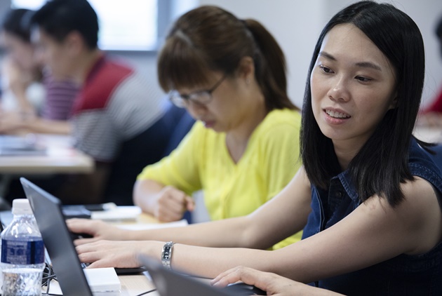 大批職場老鳥回學校上課 新加坡的大學新面貌