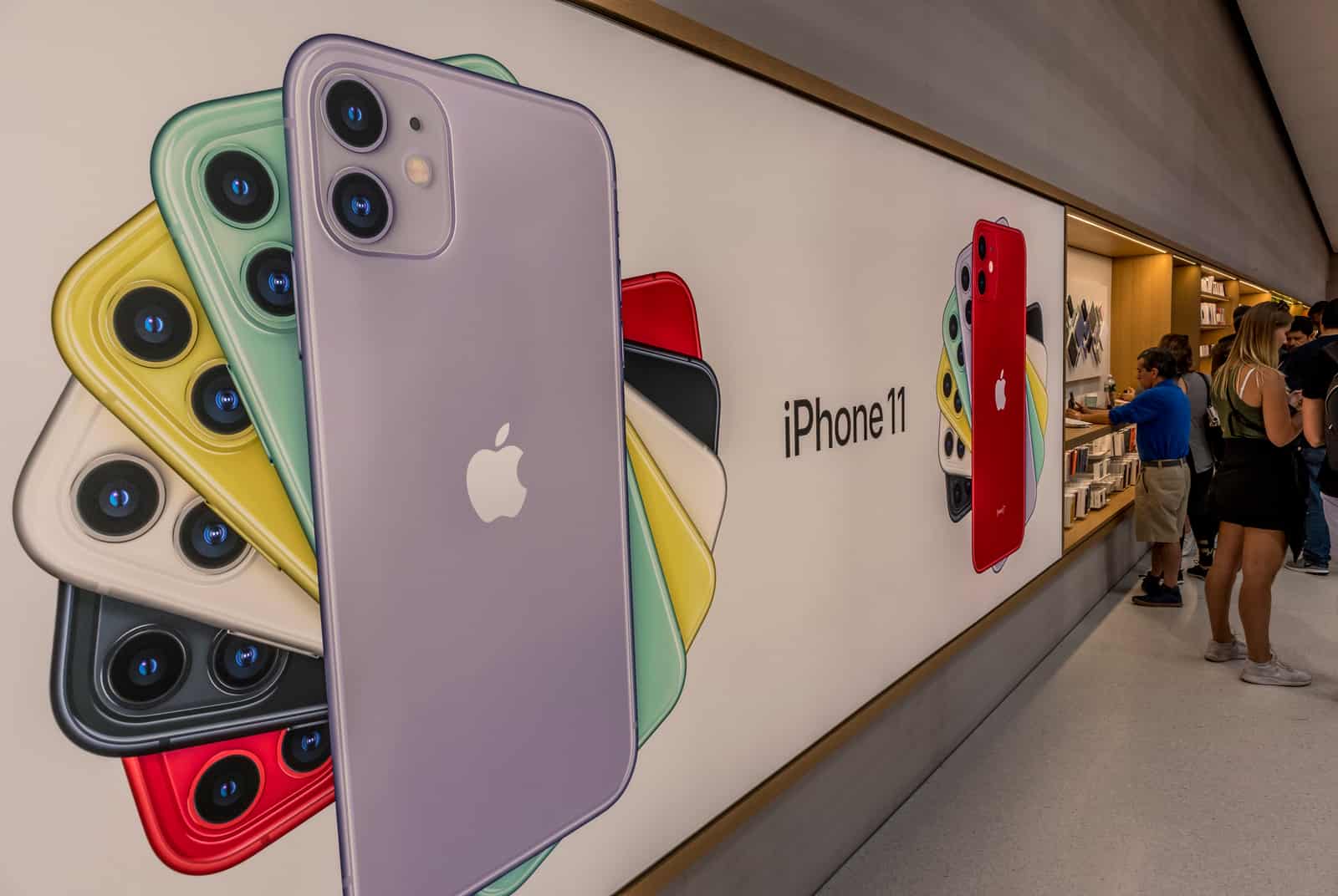 Iphone эльдорадо. Iphone 11 Apple Store. Айфон 11 эпл стор. Айфон 11 магазин Apple. Айфон 11 в магазинах эпл.