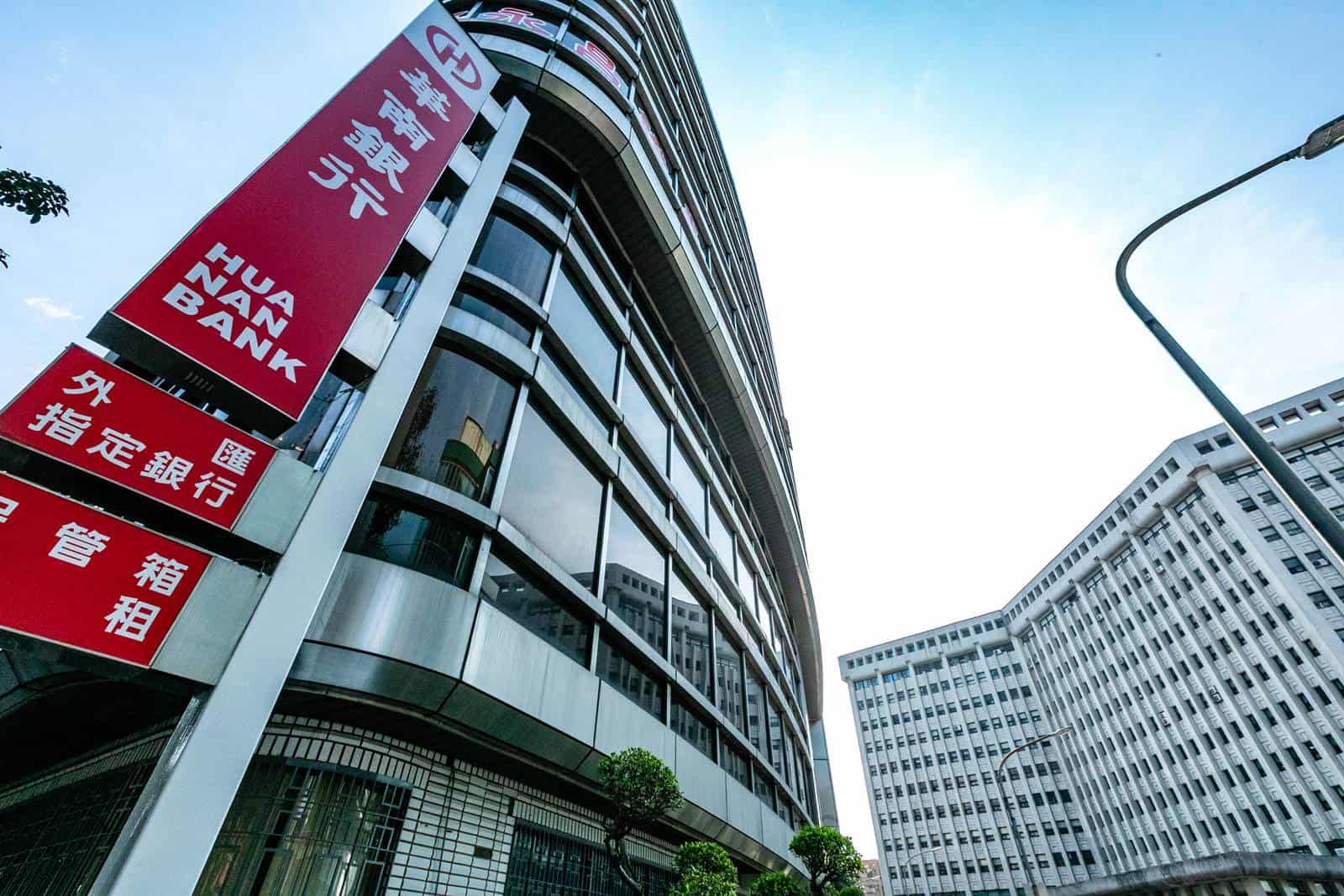 造假10年 詐貸386億潤寅案如何捲入7家上市紡織股高階員工 天下雜誌