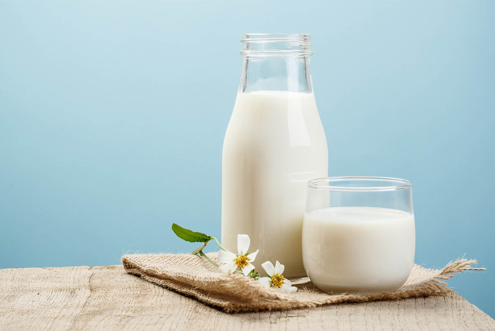 低脂、脫脂比較健康？牛奶怎麼選？研究：少1%脂肪延緩衰老4年｜天下雜誌
