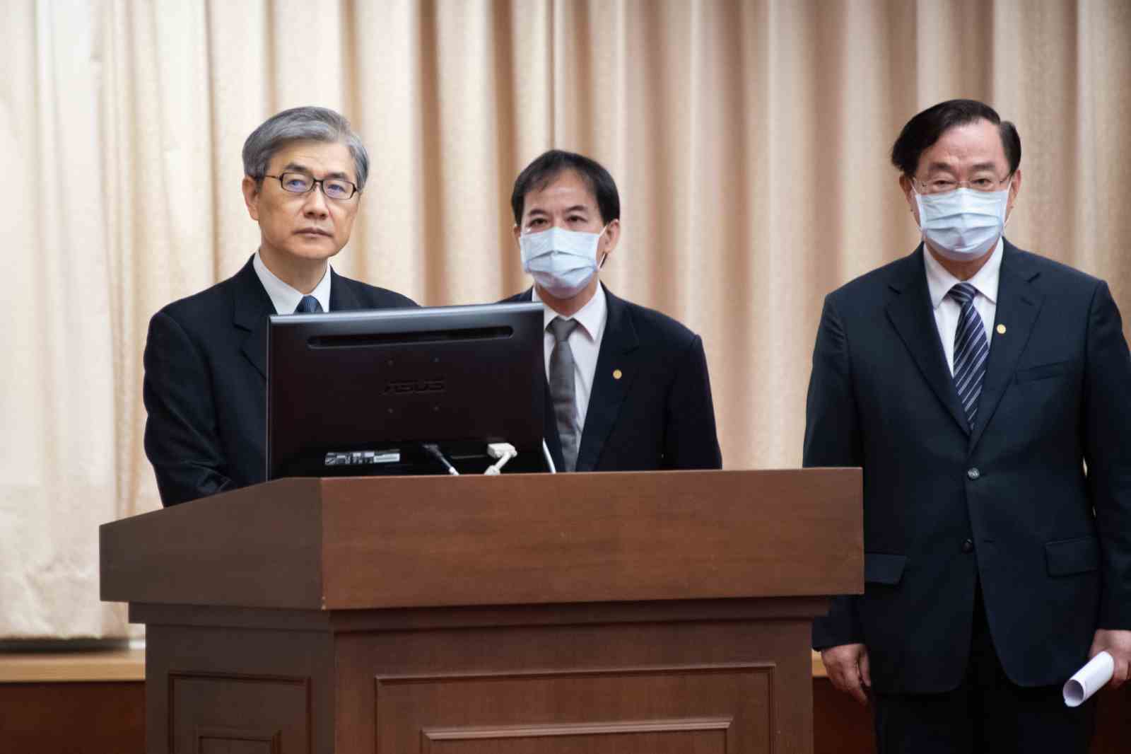 看line買股票 當年股民瘋康友 懂技術分析也不敵群友慫恿 天下雜誌