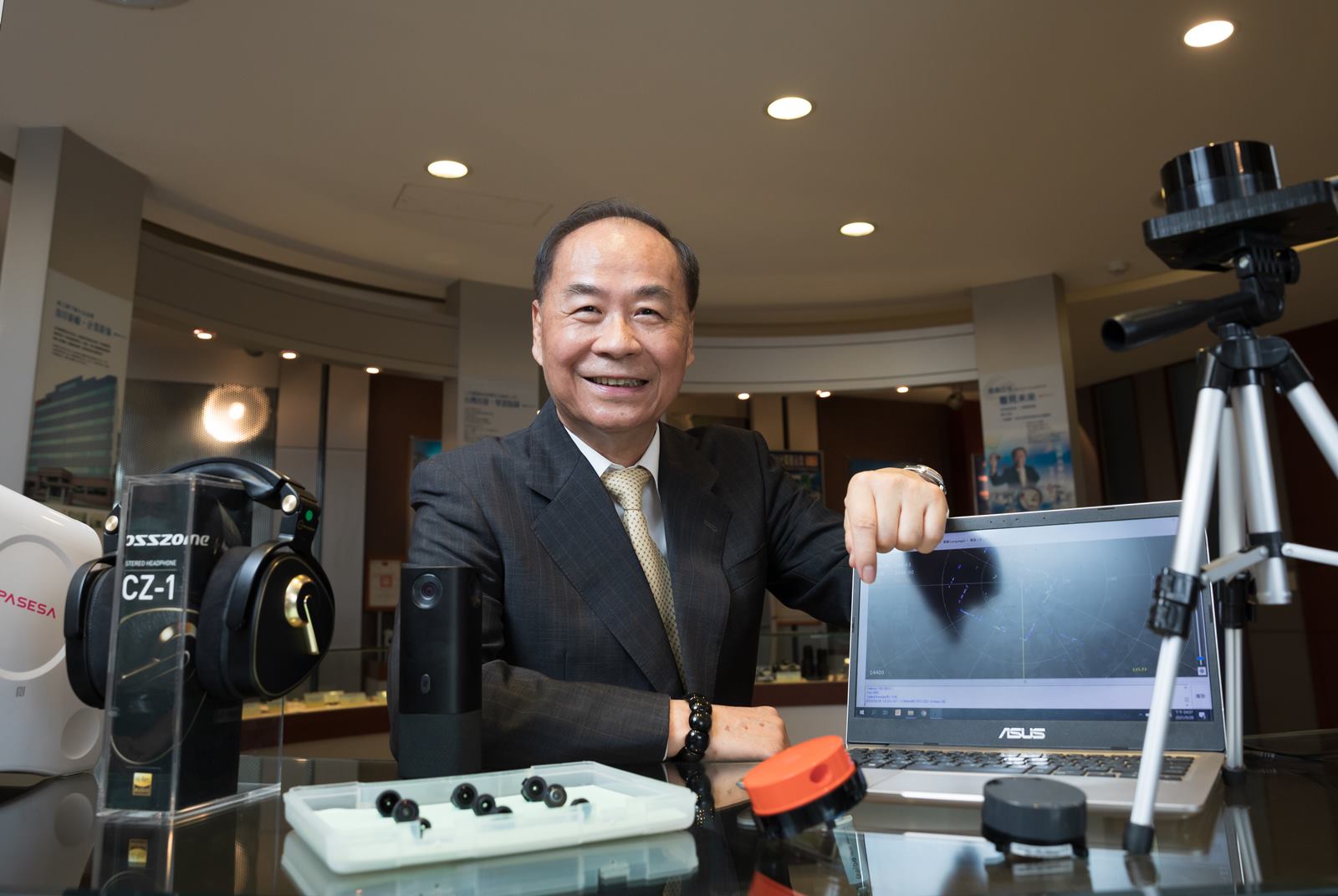 特斯拉的眼睛 小米掃地機器人 鏡頭界鴻海 亞光如何翻身 天下雜誌