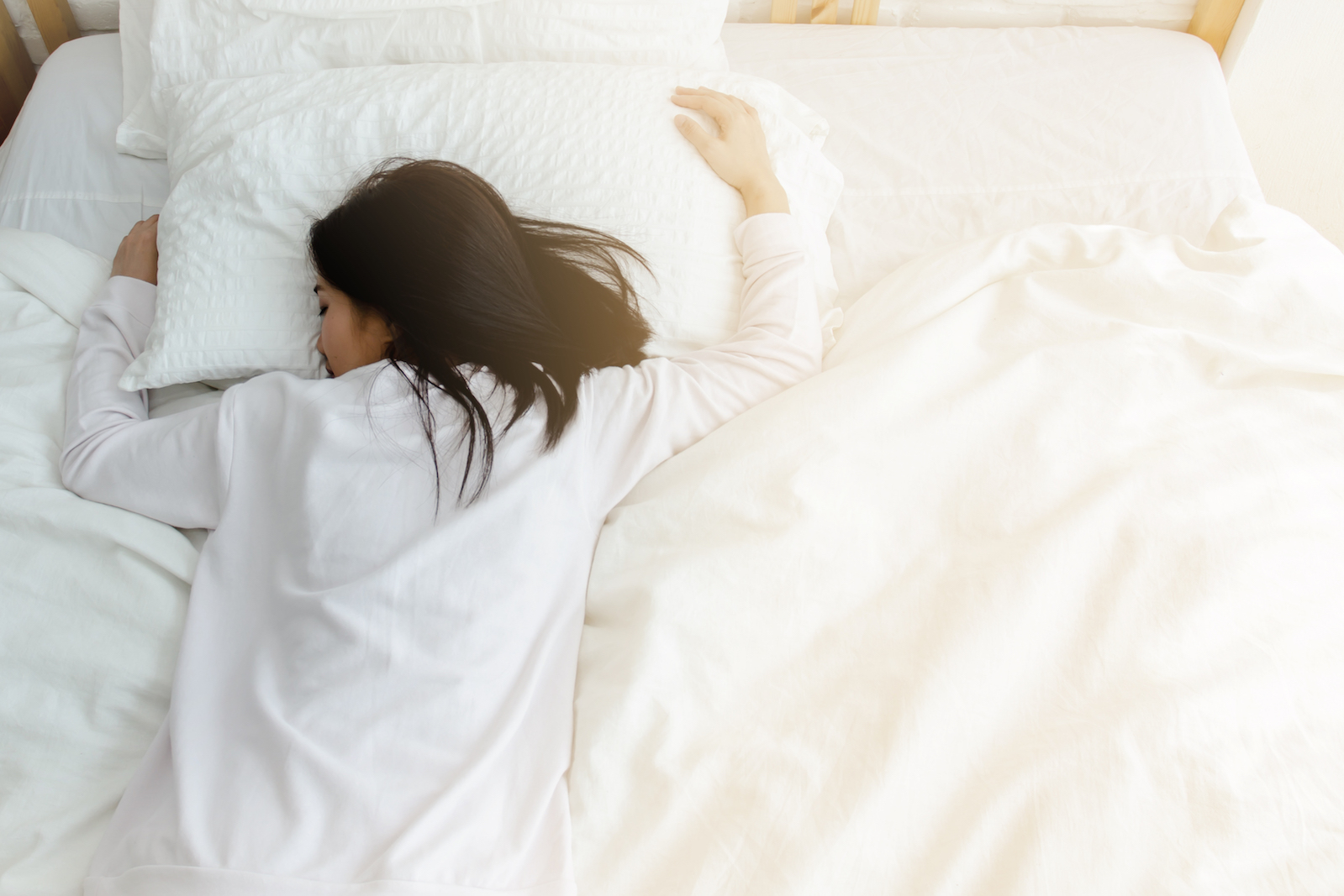 半夜醒來好焦慮 也許 兩段式睡眠 才是人類本能 天下雜誌