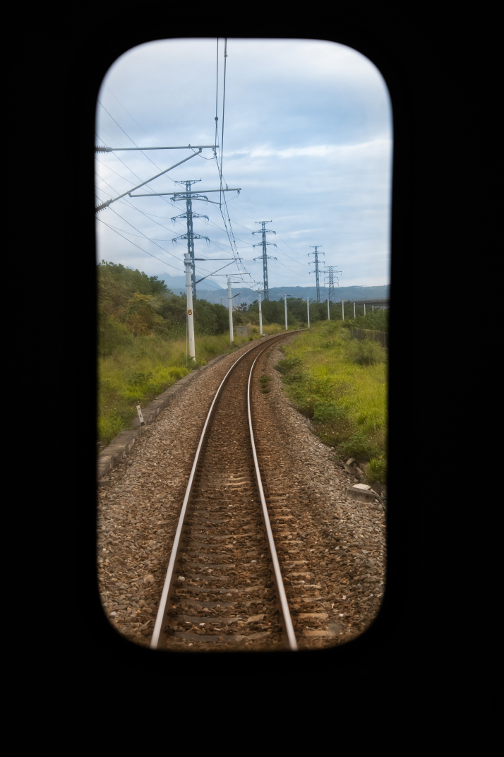 藍皮解憂號觀光列車-隧道-鐵路-旅行