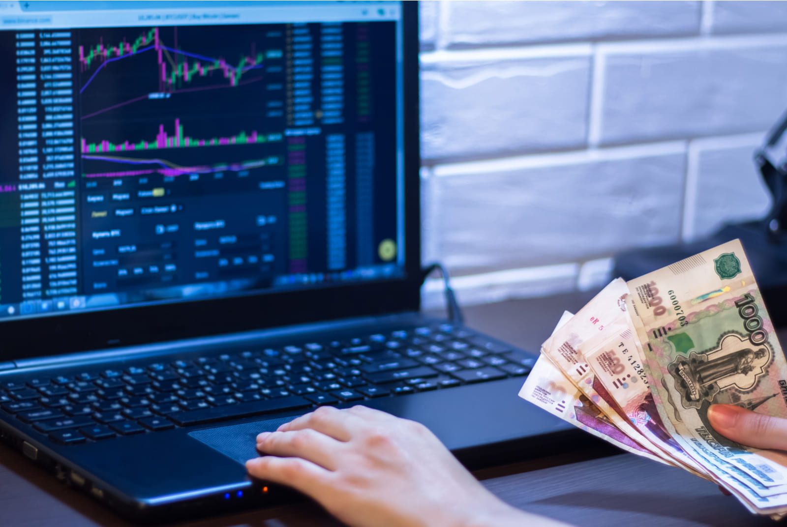 чистая прибыль иллюстрация. деньги инвестиции. большие деньги. инвестор с деньгами. заработок на предприятиях.