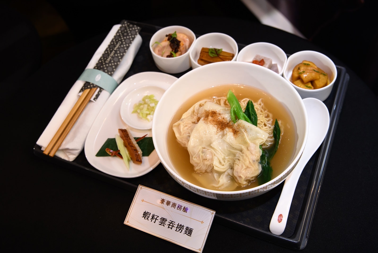 華航飛機餐雪恥!收服法朋、頤宮、燈燈庵 旅客讚「像吃餐廳」|天下雜誌