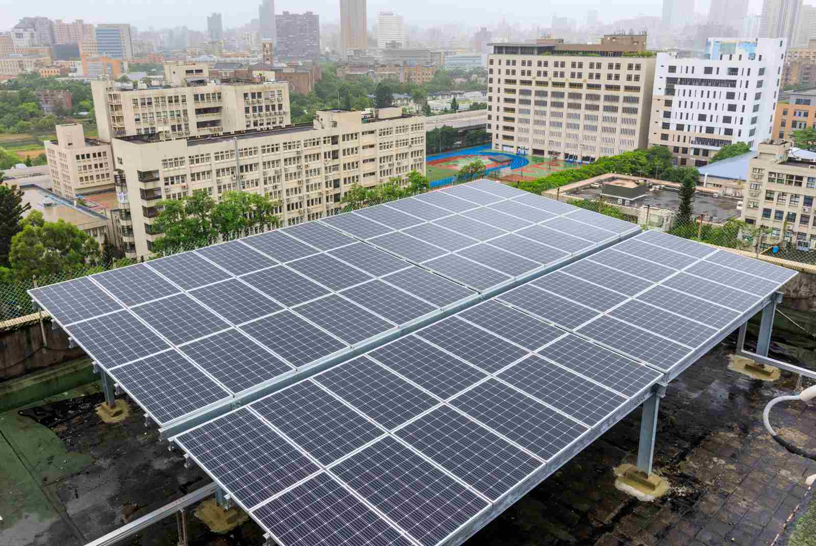 老社區裝光電板 賣電年收百萬|天下雜誌