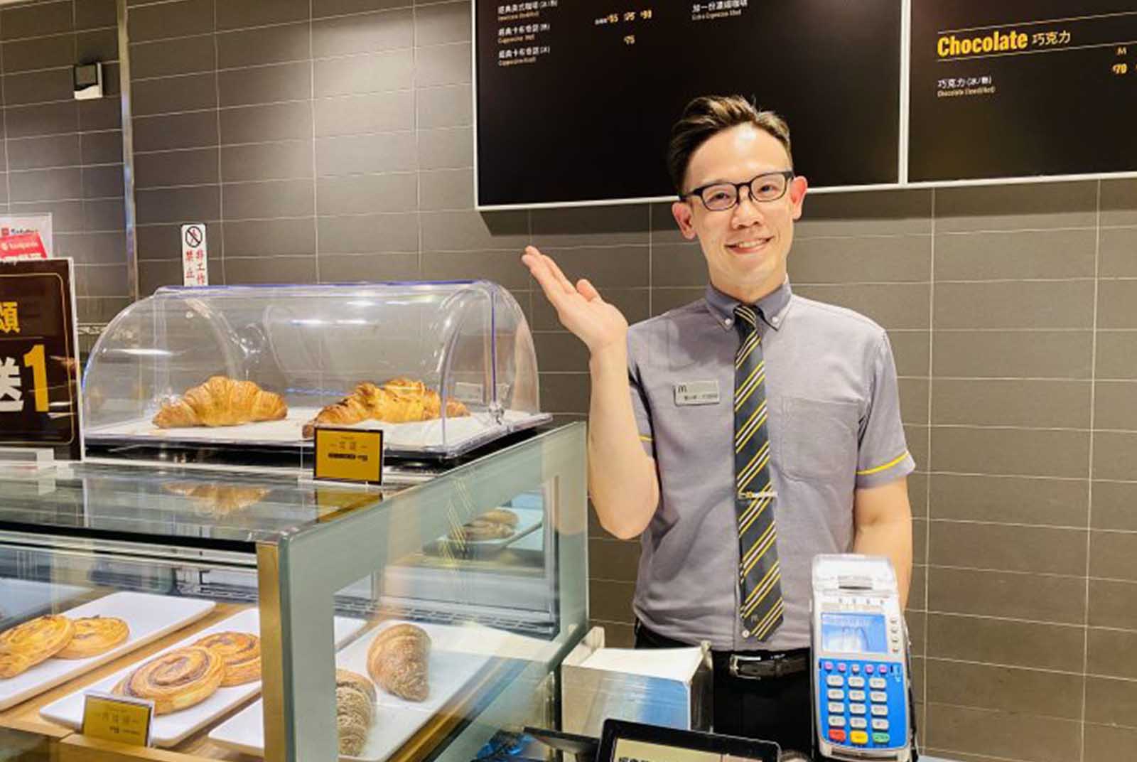 第一份工作一待近30年!工讀生如何拚成專業店長,年薪超過百萬?|天下雜誌