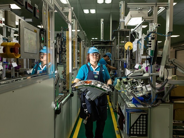 貿易戰下逆勢成長 全球車燈龍頭在台南 Bmw愛到搶下獨家產線 天下雜誌