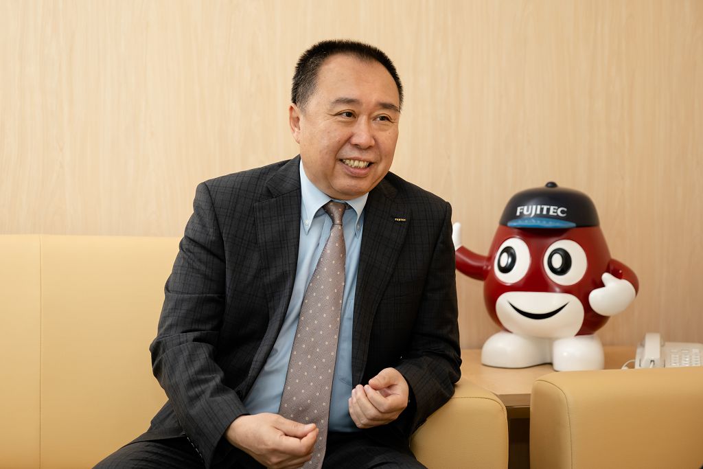 「我們常說電梯就應該像是媽媽的懷裡,媽媽的擁抱不只溫暖舒適,而且也將所有的危險排除在外面。」陳志強感性地說道