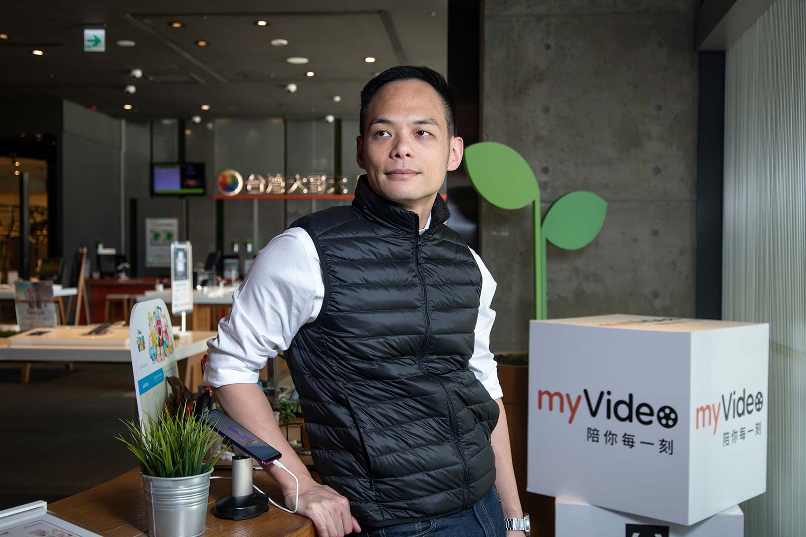 5G開台了！電信三雄狂推方案，為何蔡明忠卻坦言：很不安｜天下雜誌