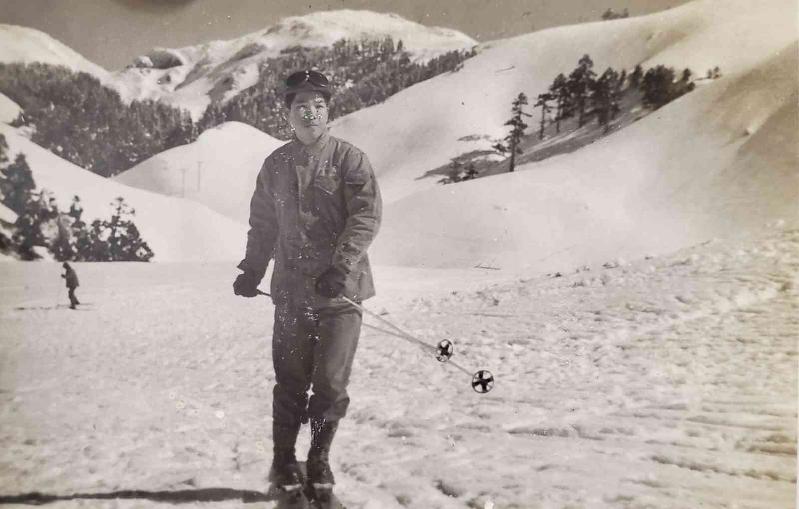 石明謹的父親是國軍,曾在合歡山接受滑雪訓練。