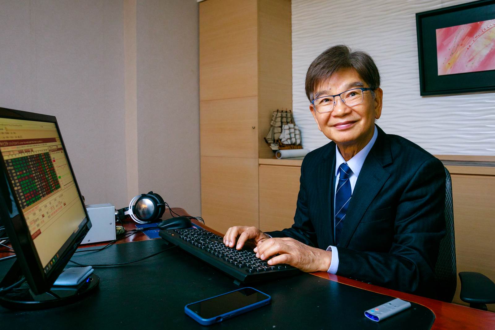 沒有金控奧援，卻比元大還賺錢新光證老董詹炳發的網路券商夢｜天下雜誌