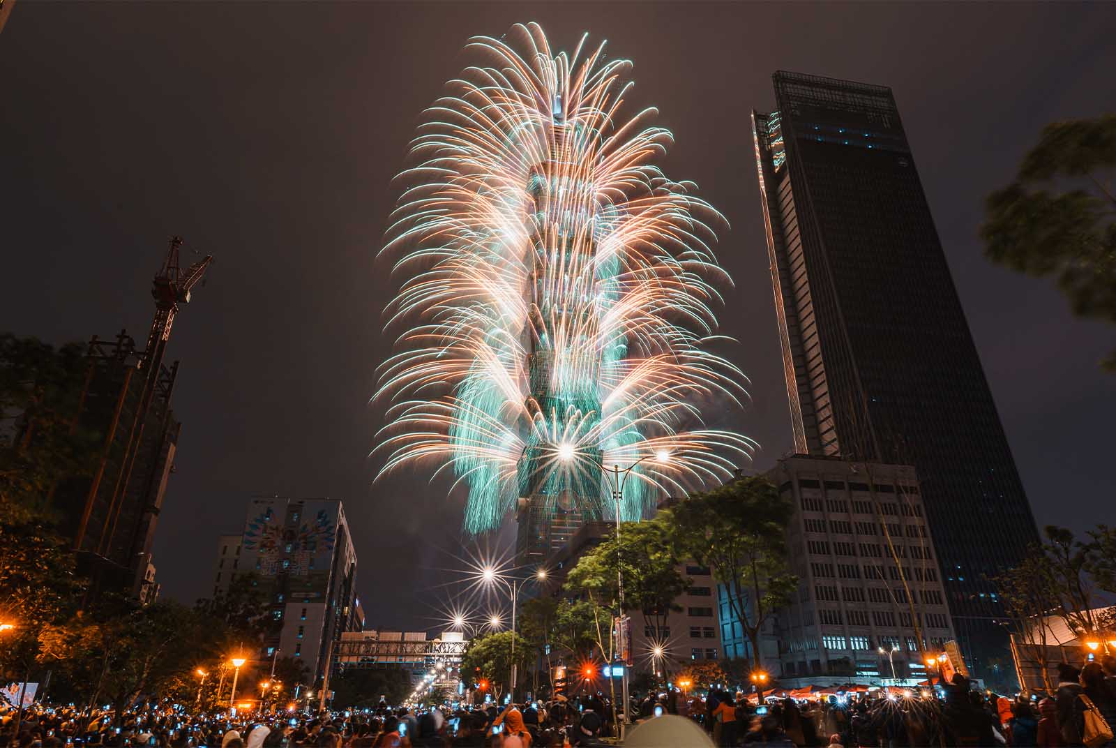 2024台北跨年》101煙火、台北夜景15大推薦！看煙火不只信義區｜天下雜誌