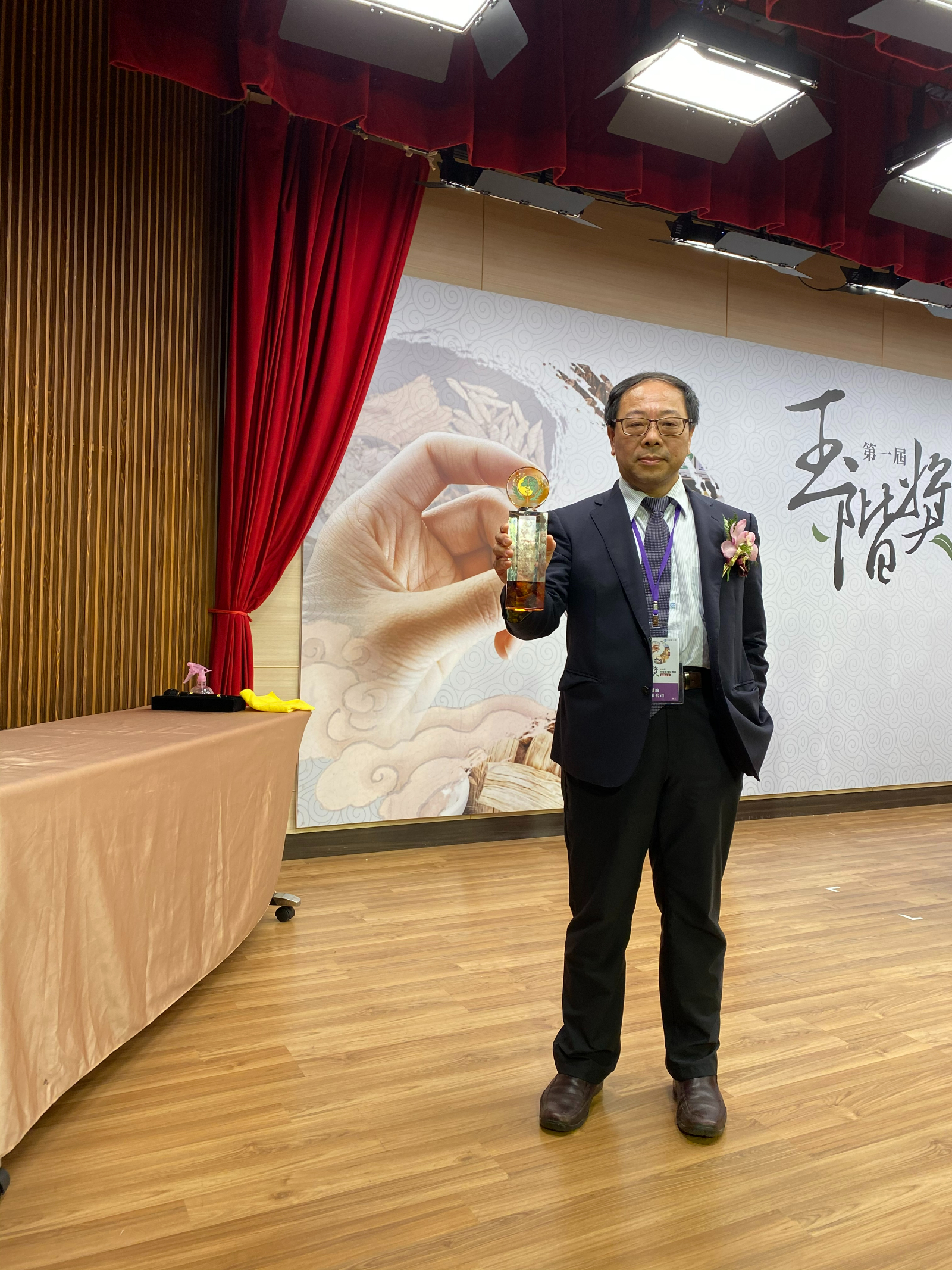順天堂榮獲中醫藥發展獎勵第一屆玉階獎的領航貢獻獎
