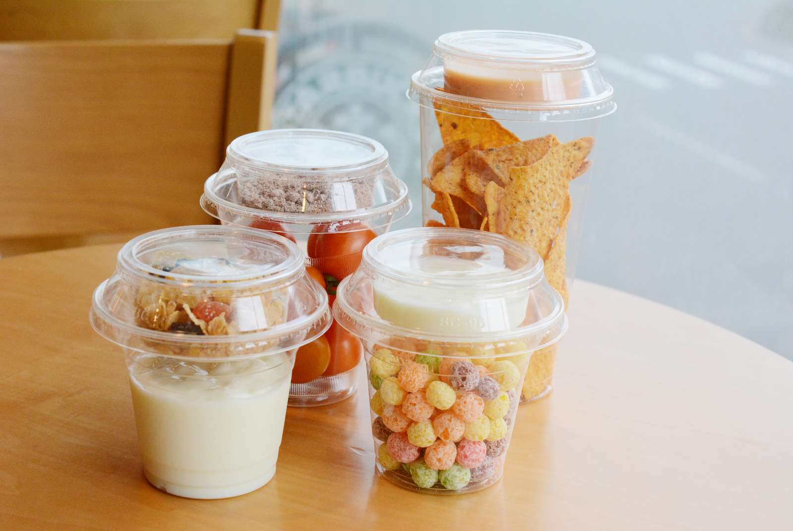 PLA作為食物包裝、包材使用,透明的特性,能讓消費者可以看到產品本身的內容物,消費時也感到更安心。(圖片來源:瑞興工業)。