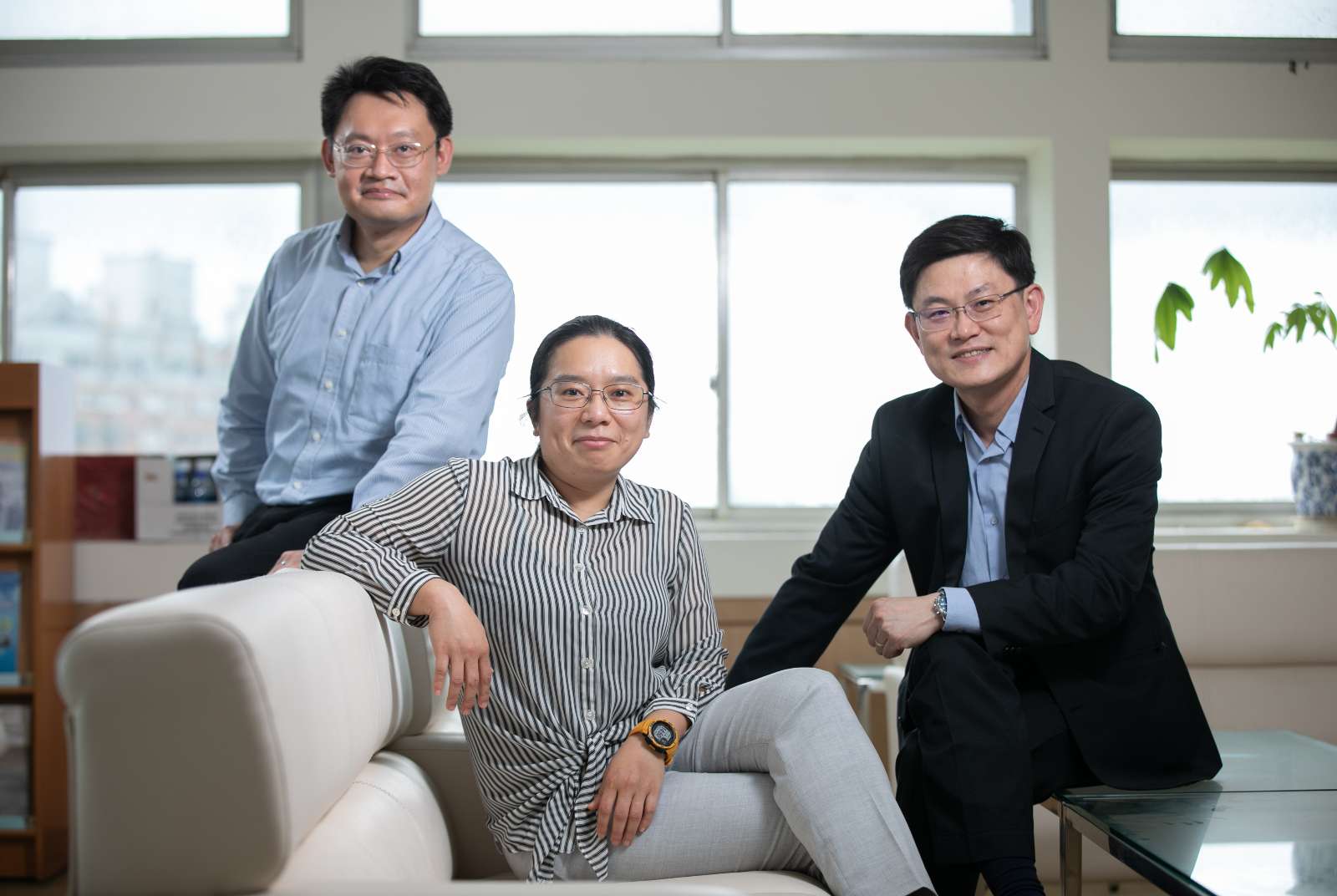 清大工學院師長積極投入跨域課程,讓師生擁有更寬廣的發揮舞台。圖由左至右為材料科學工程學系教授葉安洲、工業工程與工程管理學系副教授李昀儒、動力機械工程學系特聘教授張禎元。
