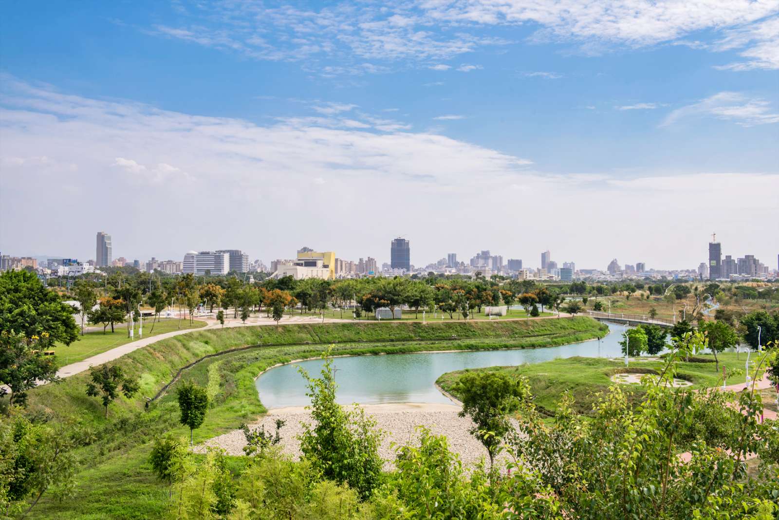 綠美圖上樑！ 台中水湳「中央公園特區」最高豪宅比七期更珍稀｜天下雜誌