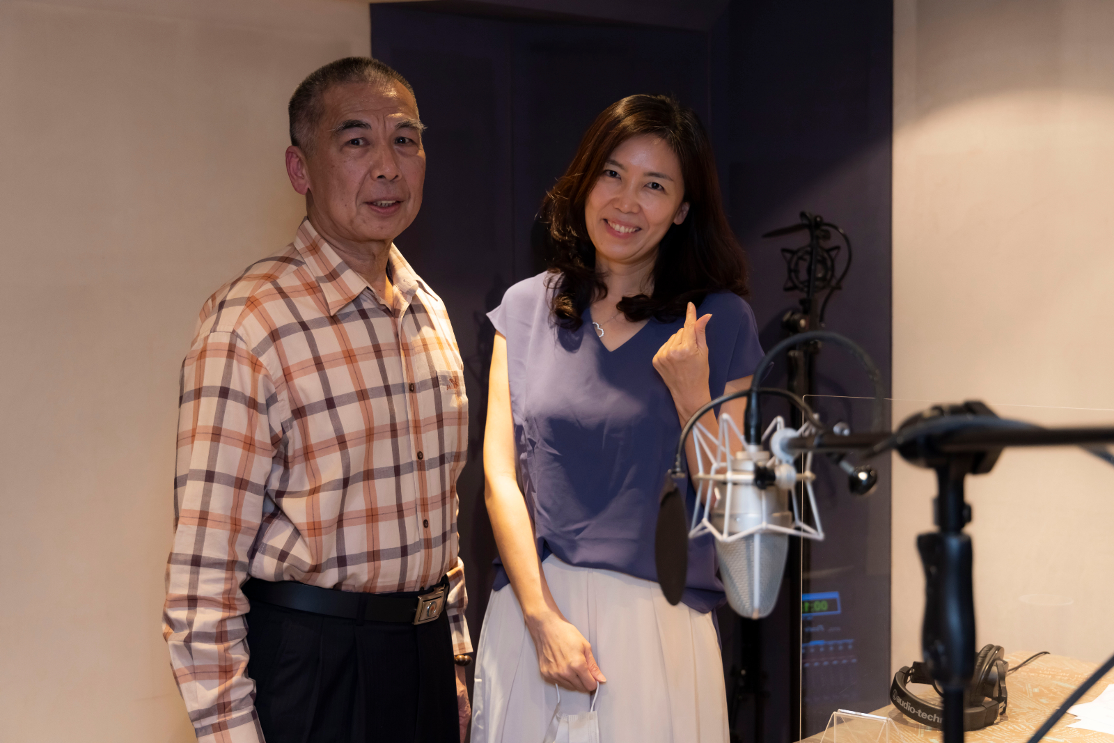台灣中油董事長李順欽(左)接受聽天下Podcast主持人林佳慧(右)專訪